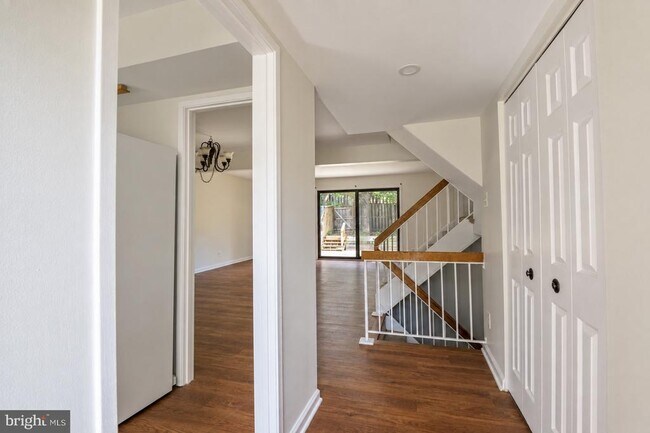 Foto del edificio - 6049 Forrest Hollow Ln