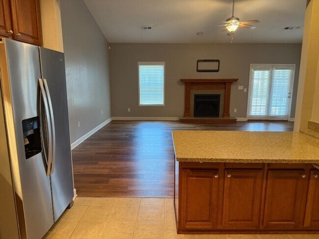 Building Photo - Lenoir City 37772- 3 bedroom 3 bath condo ...