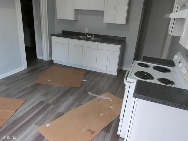 Building Photo - 3 br, 1.5 bath Apartment - 660 Miller Ave