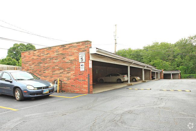 Área de estacionamiento - Garfield Club Apartments