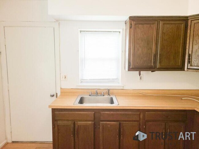 Foto del edificio - 2 Bedroom House in Germantown