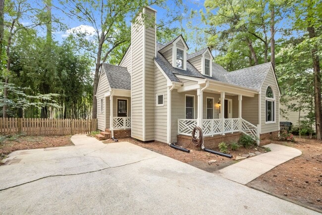 Building Photo - Inviting 3br house in Morrisville with woo...