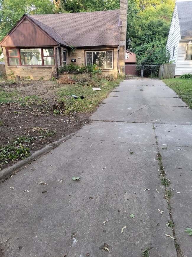 Building Photo - 5474 N 12th St