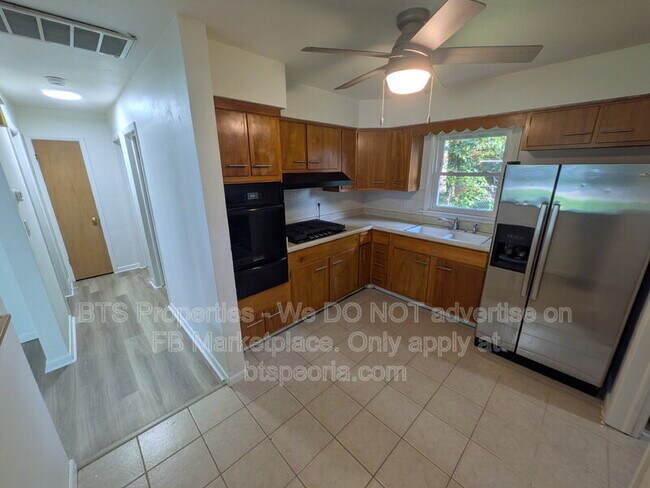 Foto del edificio - 622 W Laclaire Ln