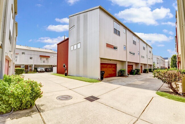 Foto del edificio - Modern Townhome In The Heart Of Midtown!