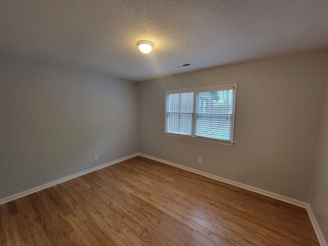 Foto del edificio - 3 Bedroom 2 Bathroom Condo