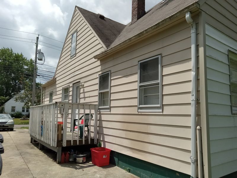 877 E Archwood Ave Akron, OH 44306 – photo 1