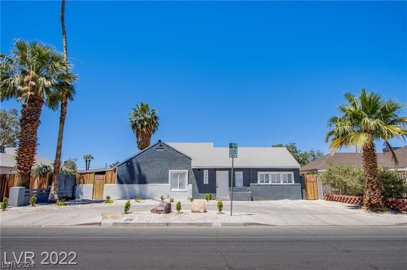 Foto principal - 1305 E Oakey Blvd