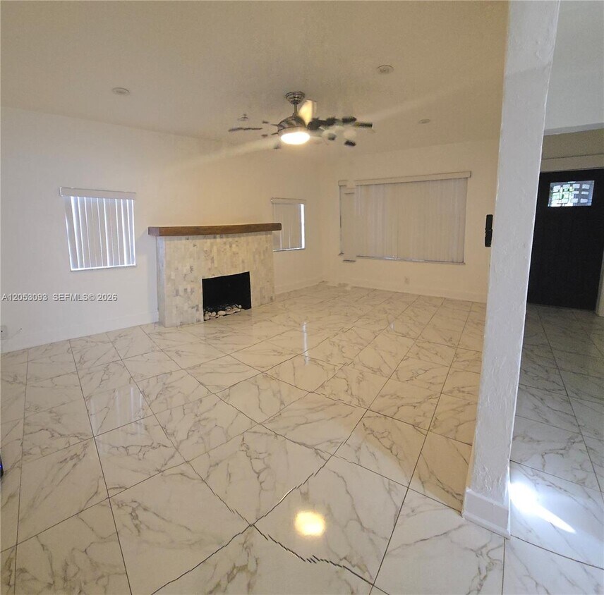 Foto del edificio - 455 NE 131st St