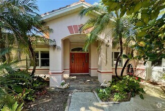 Building Photo - 4881 SW Lake Grove Cir