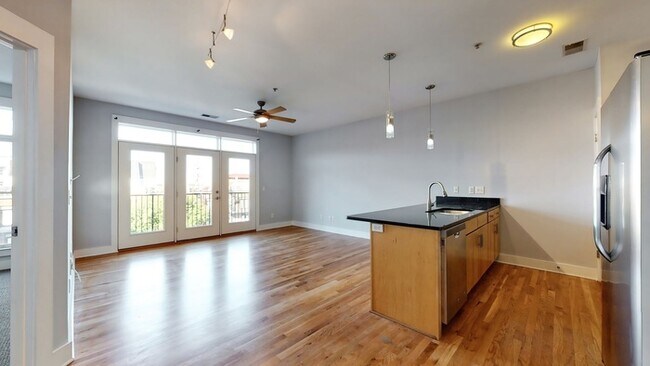 Building Photo - 817 3rd Ave N