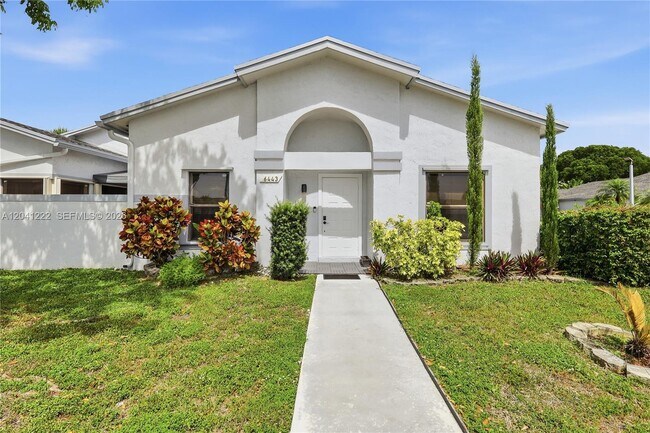 Foto del edificio - 6443 SW 152nd Cir Pl