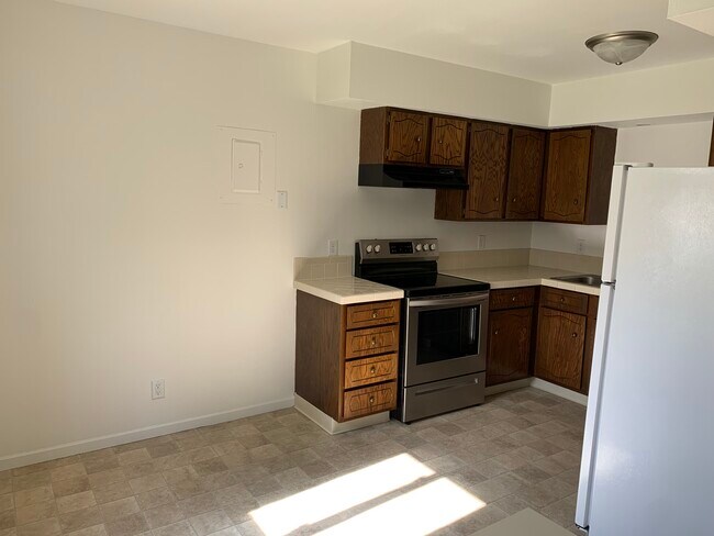 Kitchen - 1610 Taft Ave