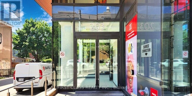 Building Photo - 203 College St