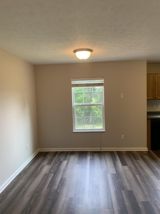 Building Photo - 307 Ivy Pointe Dr