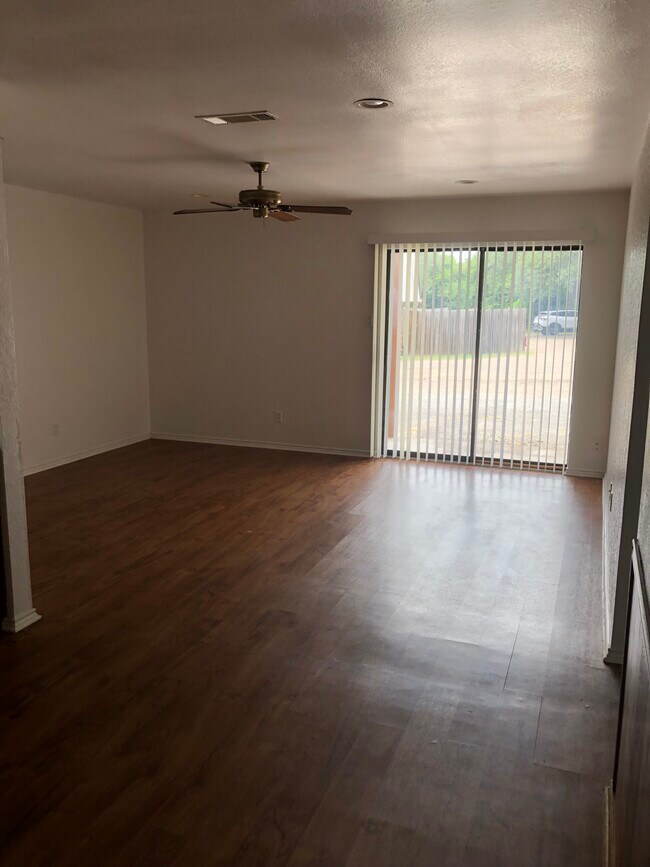 Foto del edificio - 309 Shady Grove Dr