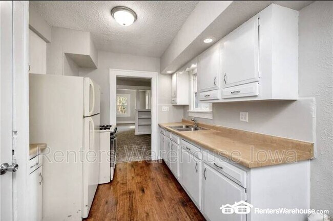 Building Photo - 2330 SW 9th St