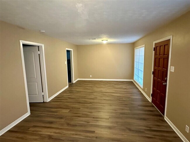 Foto del edificio - 3216 Edmonton Dr