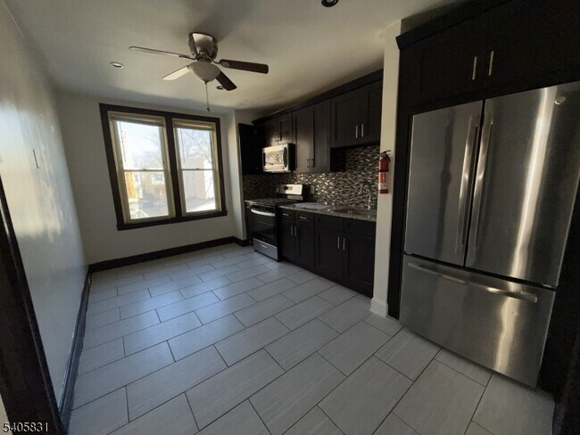 Foto del edificio - 98 Yale Ave