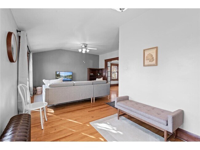 Foto del edificio - 319 Vincent Ave N