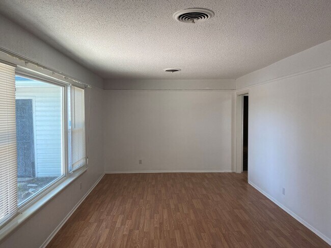 Building Photo - John Jay Area