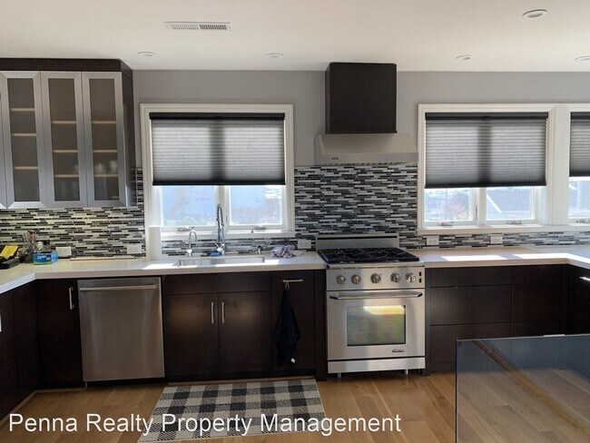 Building Photo - 2 br, 3 bath House - 501 Park Way