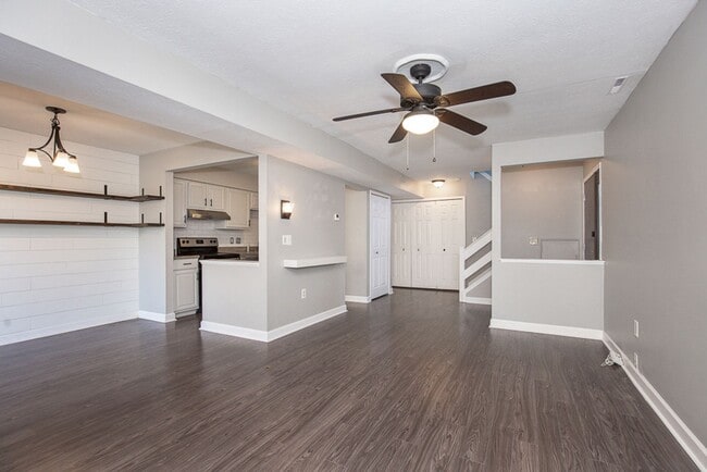 Building Photo - 7392 Creekwood Dr