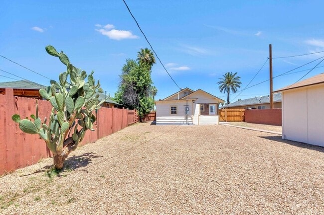 Photo - 2205 W Adams St House