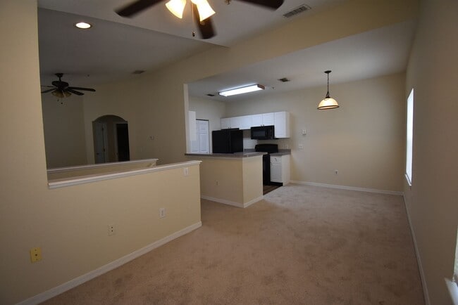Building Photo - 1/1-Crescent Place at Lake Lotus! AVAILABLE NOW! Half off First FULL Month's Rent!
