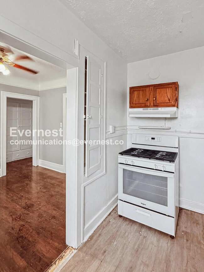 Building Photo - 9351 Woodside St