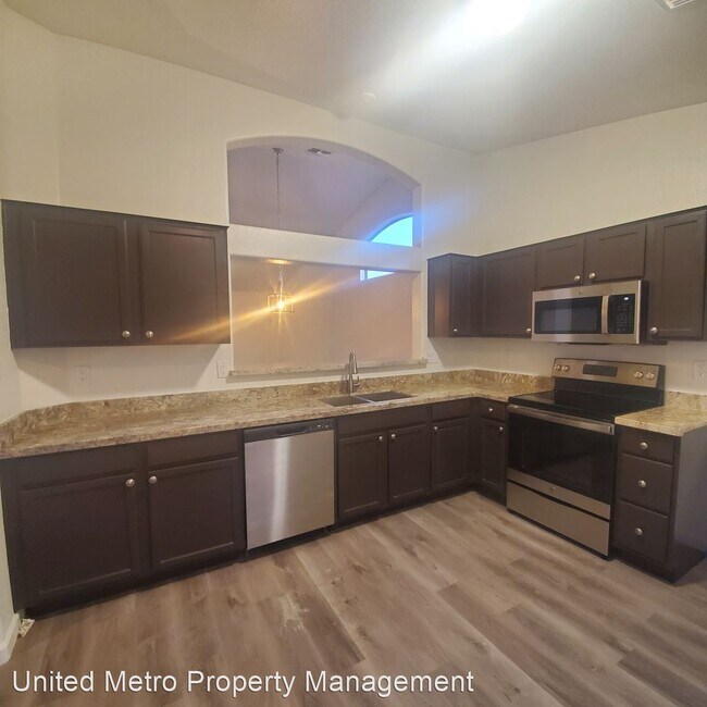 Foto del edificio - 3 br, 2 bath House - 8201 N. 111th Lane
