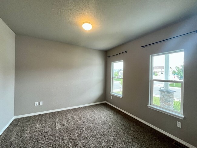Building Photo - 1843 Ruddlesway Dr