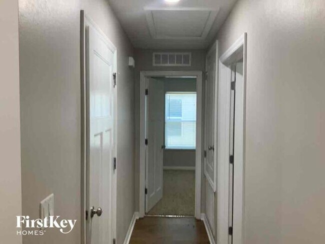 Foto del edificio - 7261 Somerset Pond Dr