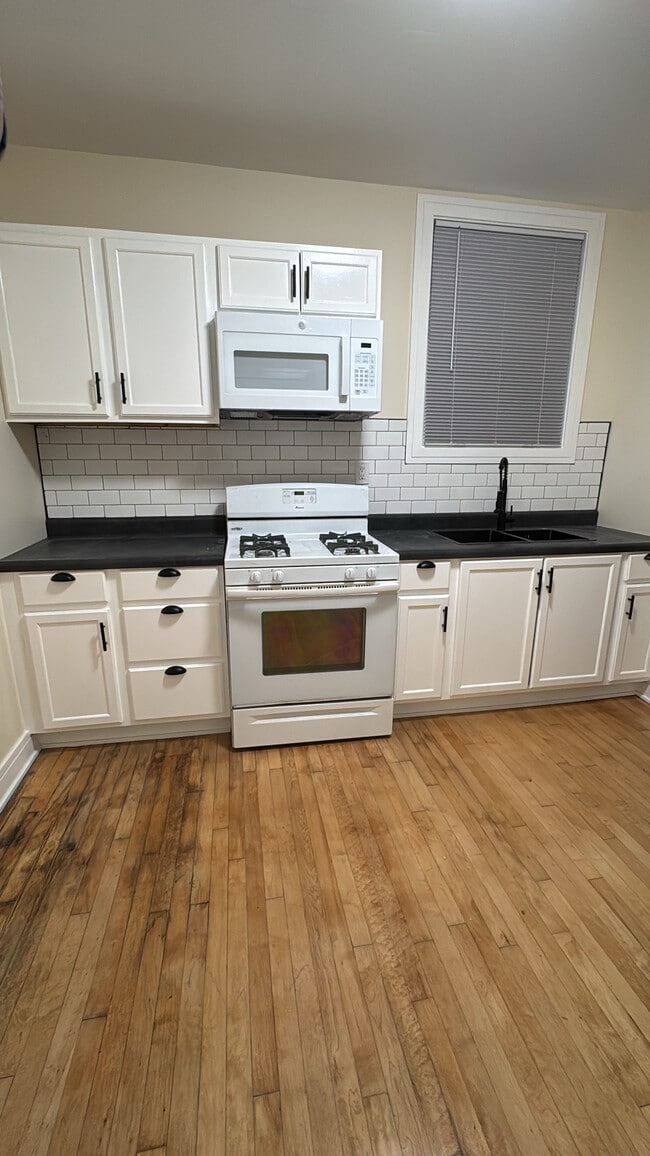 Foto del edificio - 610 E 74th St