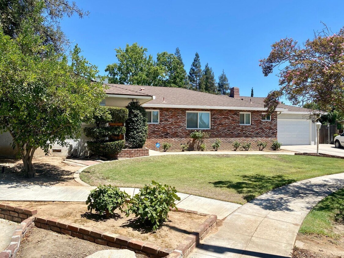 6442 N 5th St, Fresno, CA 93710 House Rental in Fresno, CA