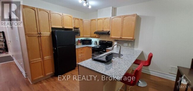 Building Photo - 324 Parkin Cir