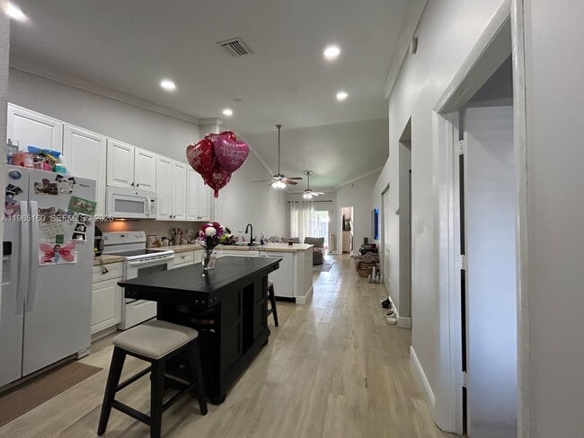 Building Photo - 11065 NW 38th Pl