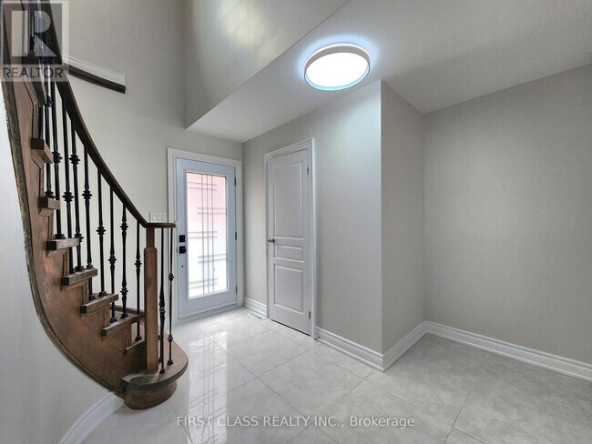 Building Photo - 15 Strathmore Dr