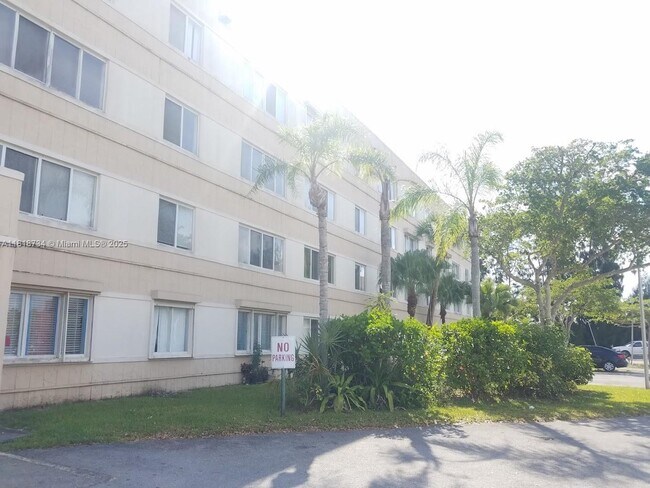 Foto del edificio - 14850 Naranja Lakes Blvd