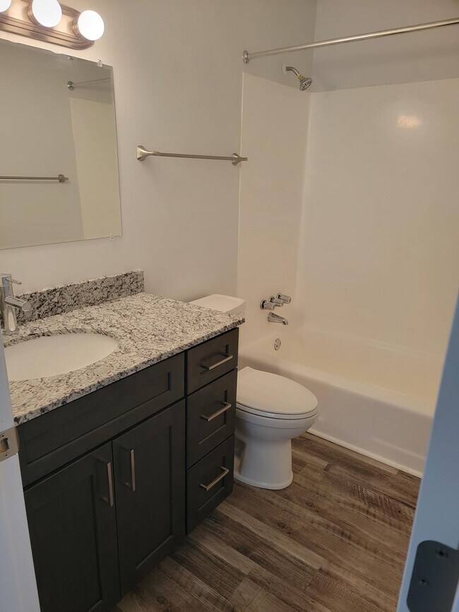 Oakwood Court Apartments 1821 15th Ave SE Saint Cloud, MN