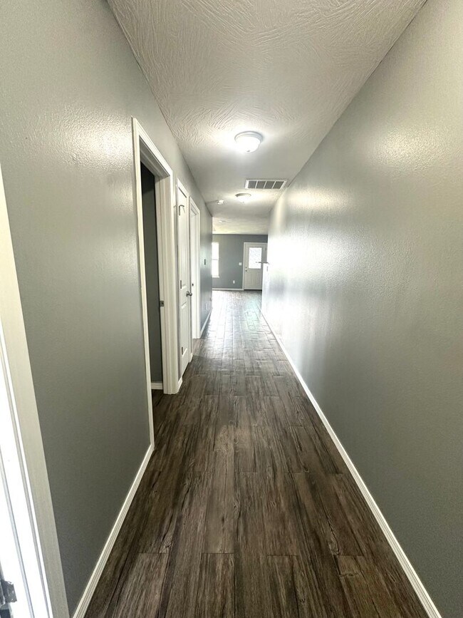 Foto del edificio - Comfortable 3 Bed Duplex in Convenient Ozark Location