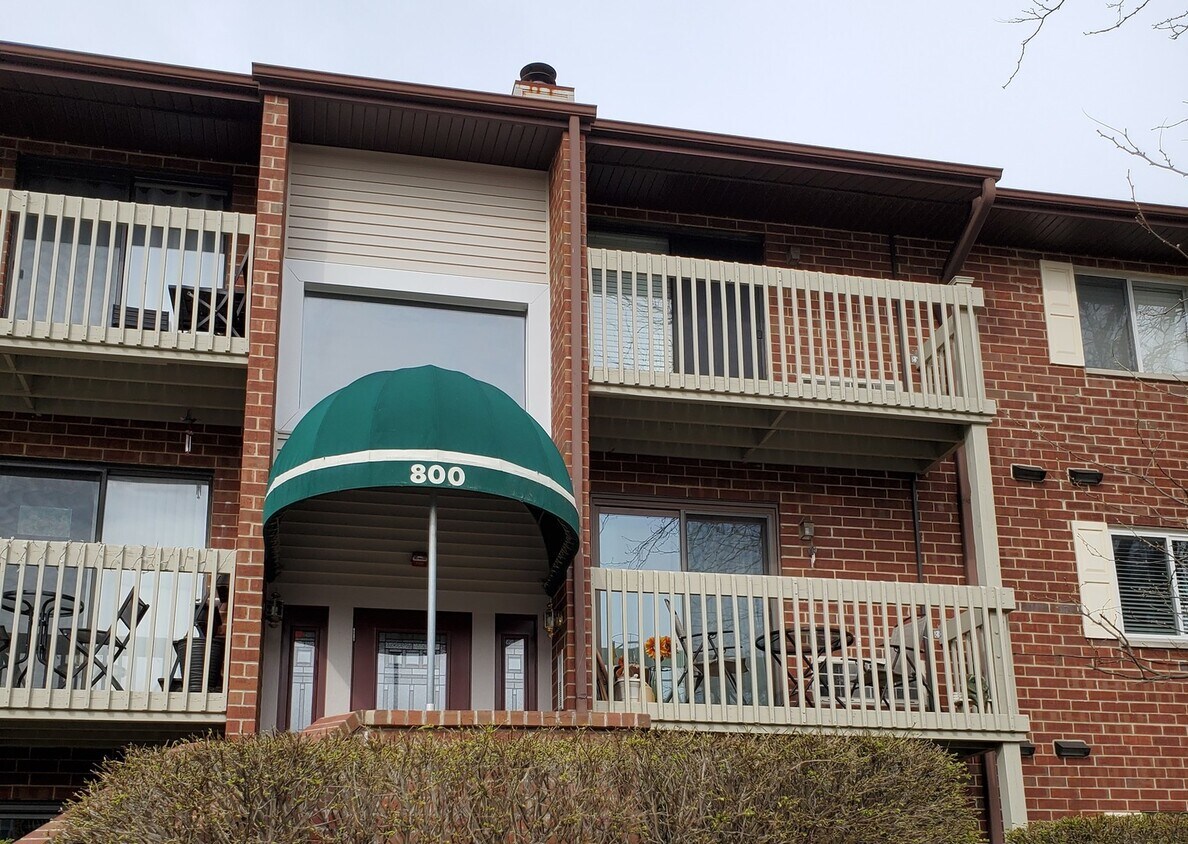 Primary Photo - 800 N Lakeside Dr