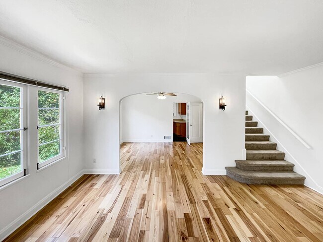 Building Photo - 1033 S Longwood Ave