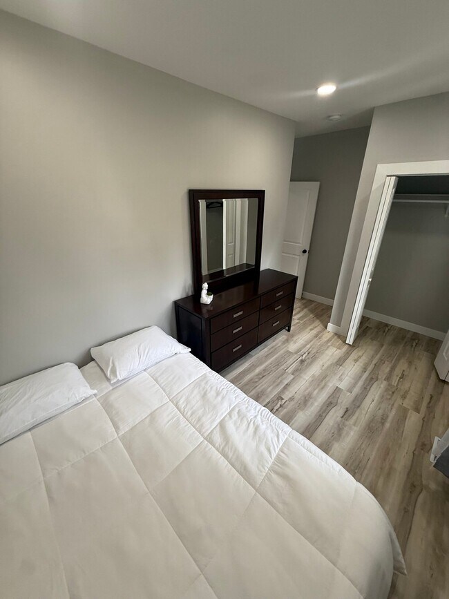 Foto del edificio - 328 N Euclid Ave