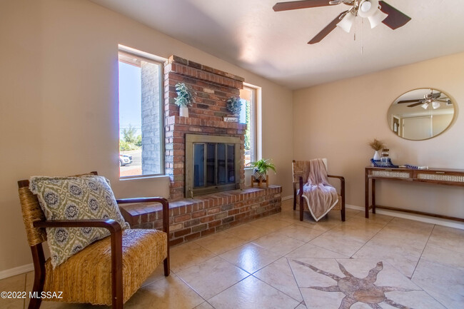 Building Photo - 926 S Camino Seco
