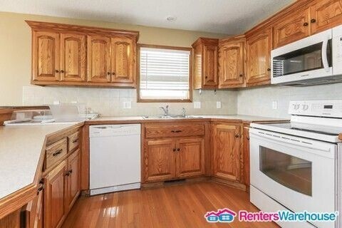 Building Photo - 4 Bed 3 Bath in KC! Available 12/15!!