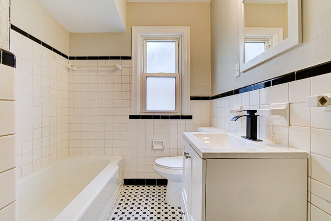 Building Photo - 1032 Charleville Ave