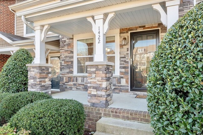 Front entry porch - 1422 Riverbrook Dr