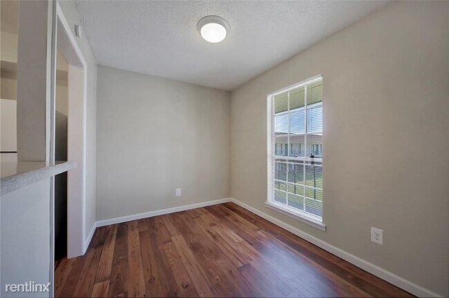 Foto del edificio - 900 N Durham Dr
