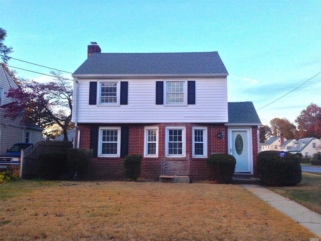 Primary Photo - 489 Webster Ave